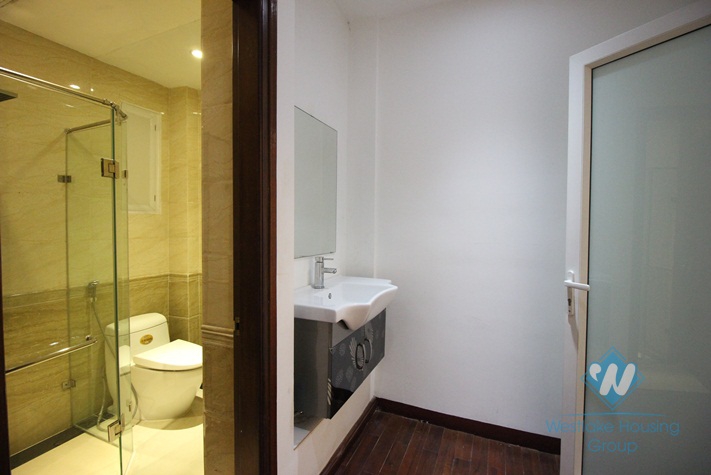 Spacious three bedroom apartment for rent on Xuan Dieu, Tay Ho